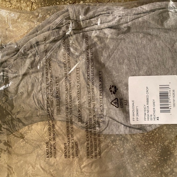 NWT! Free People High Neck Ribbed Crop, Size XS - Picture 2 of 2